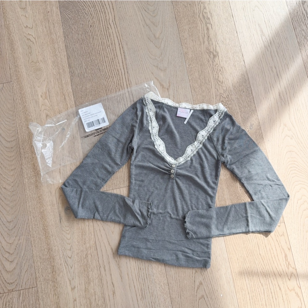 Urban Outfitters Gray Lace-Trim Long Sleeve Ribbed Top